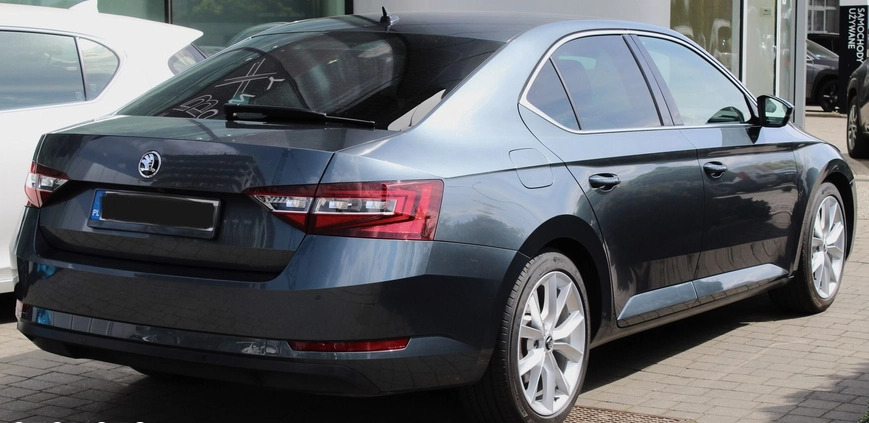 Skoda Superb cena 87900 przebieg: 113069, rok produkcji 2017 z Byczyna małe 529